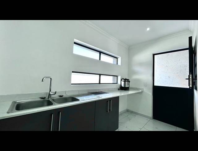 5 BEDROOM HOUSE FOR SALE IN SAVANNAH COUNTRY ESTATE